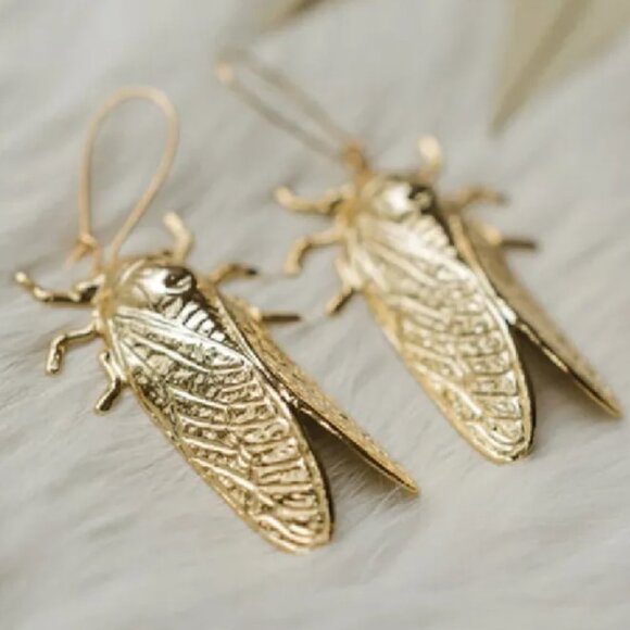 NWT Insect Bug Gold Tone Drop Earrings Boho Party Halloween Fall Fashion - Picture 1 of 4